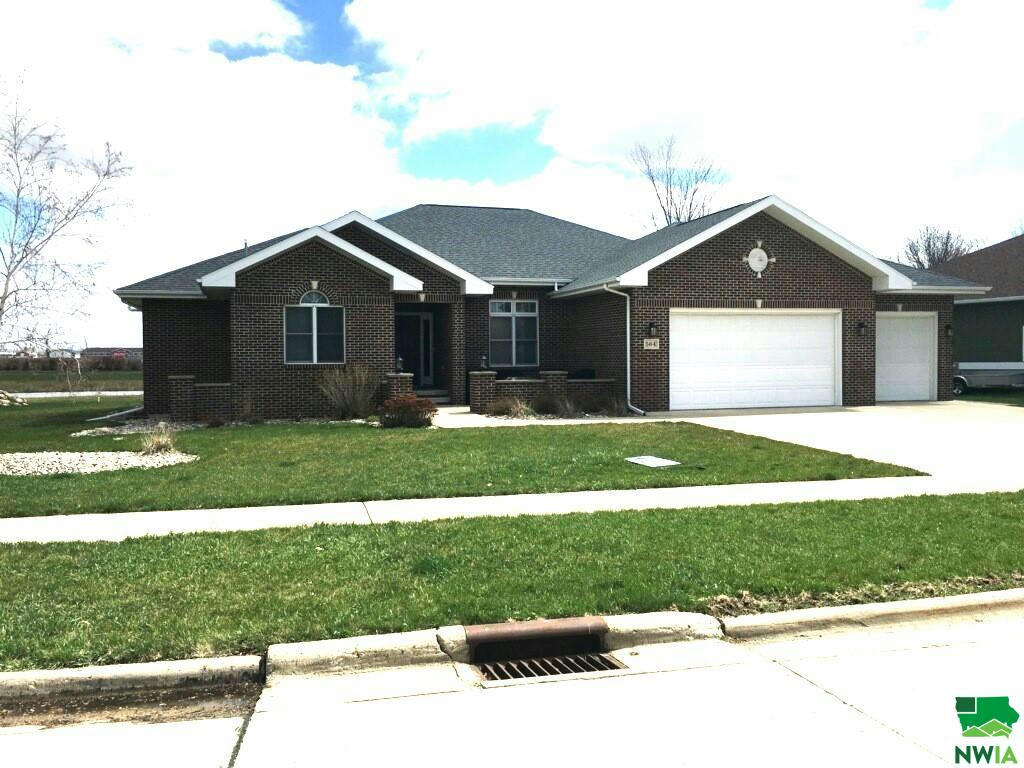 564 GOLF VIEW DR, SIBLEY, IA 51249, photo 1 of 44