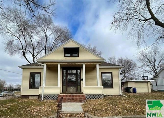1421 W 15TH ST, SIOUX CITY, IA 51103, photo 1 of 13