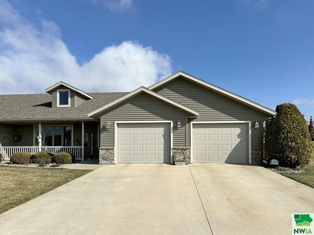 1074 16TH ST SE, SIOUX CENTER, IA 51250, photo 1 of 36