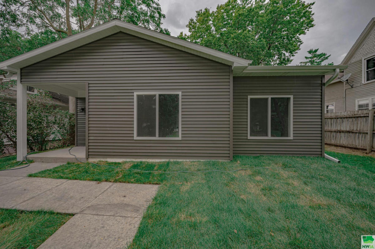 2023 S NICOLLET ST, SIOUX CITY, IA 51106, photo 1 of 33