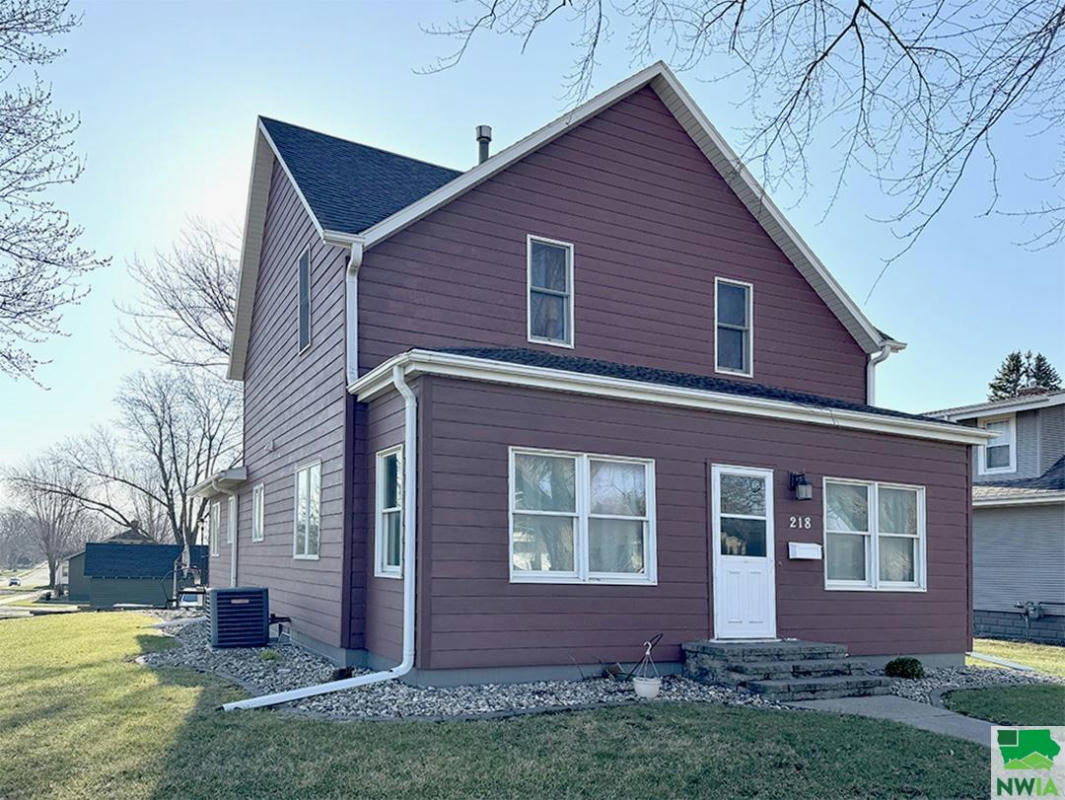 218 S MAIN AVE, SIOUX CENTER, IA 51250, photo 1 of 20