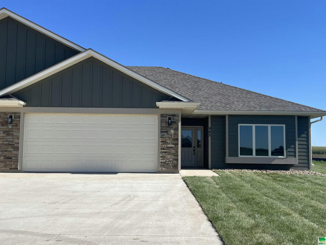 942 11TH ST SE, SIOUX CENTER, IA 51250, photo 1 of 15