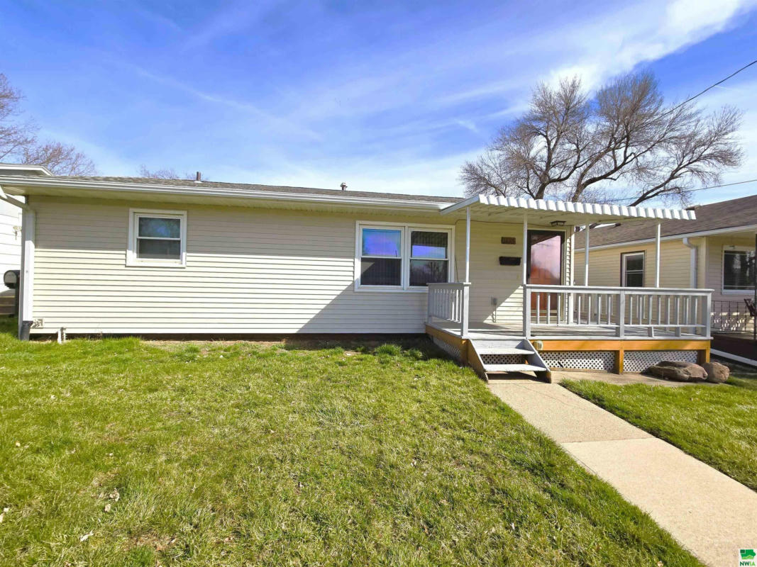 1615 W WILLIS AVE, SIOUX CITY, IA 51103, photo 1 of 29