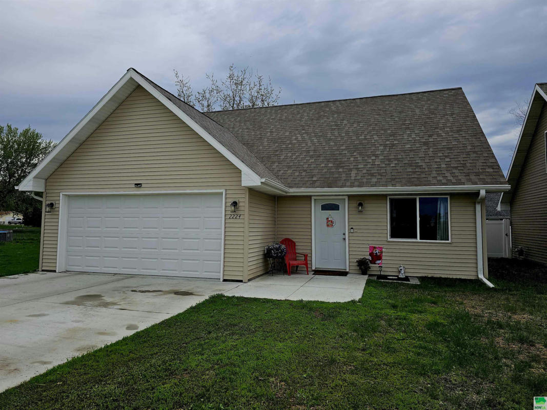 2224 RIVER DR S, SIOUX CITY, IA 51109, photo 1 of 30