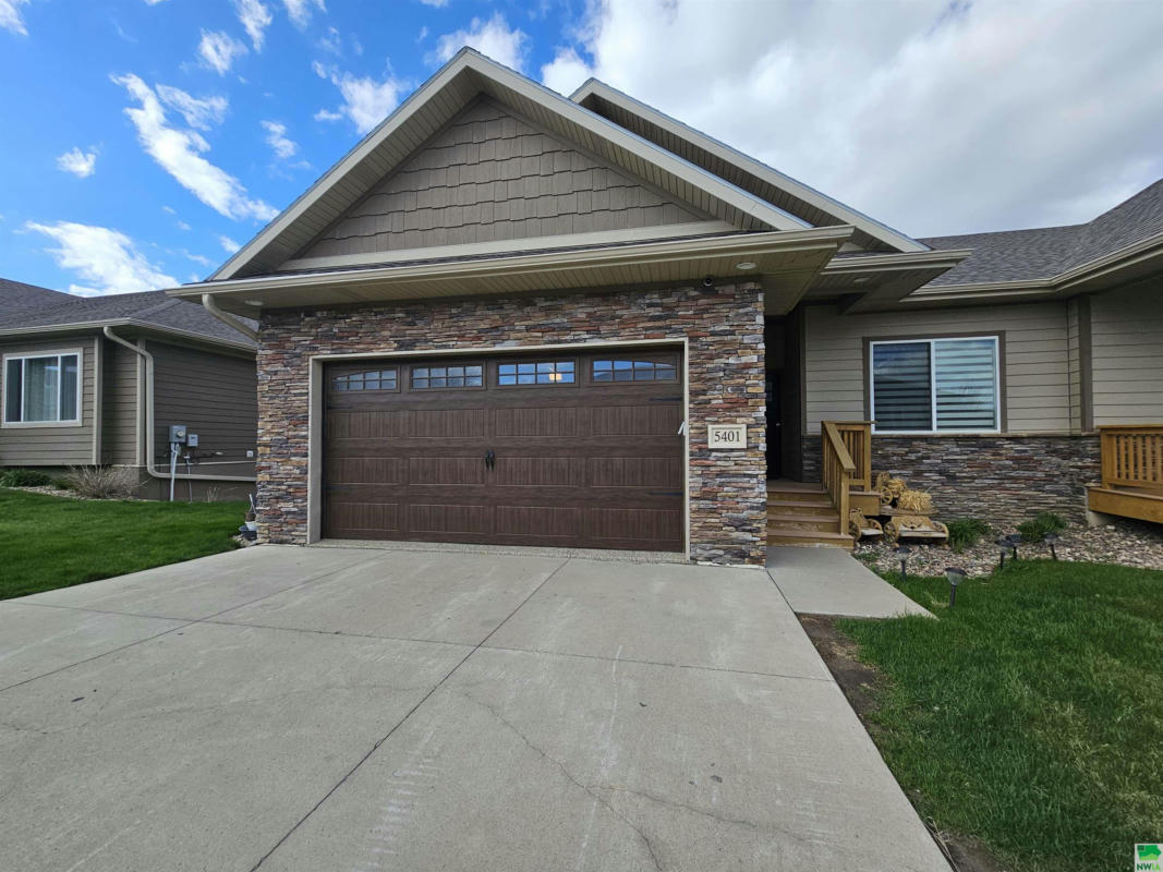 5401 OVERLOOK LN, SIOUX CITY, IA 51106, photo 1 of 16