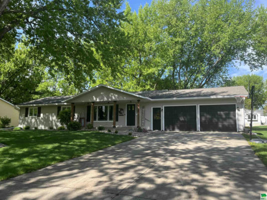 411 3RD AVE SE, SIOUX CENTER, IA 51250 - Image 1