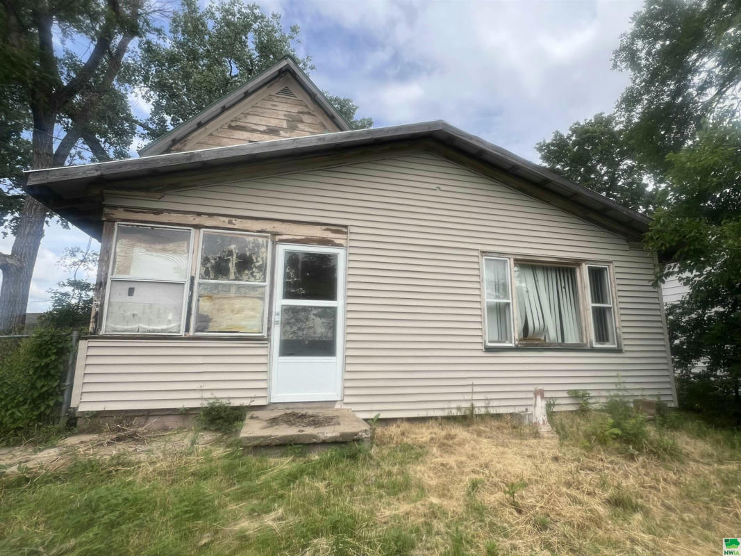 1817 W 2ND ST, SIOUX CITY, IA 51103, photo 1 of 9